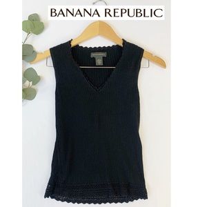 Banana Republic V-neck Top in XS